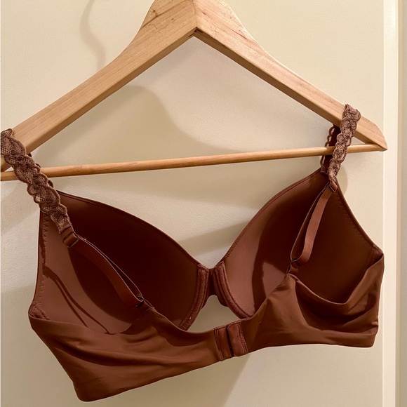 Natori Bundle of Bras. - Picture 3 of 13